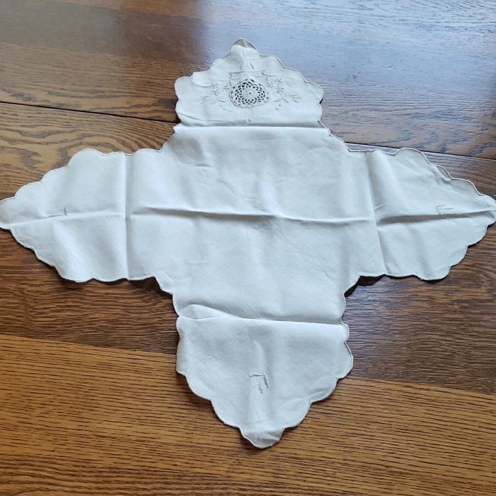 Vtg- Embroidered Cream Bread Basket Linen